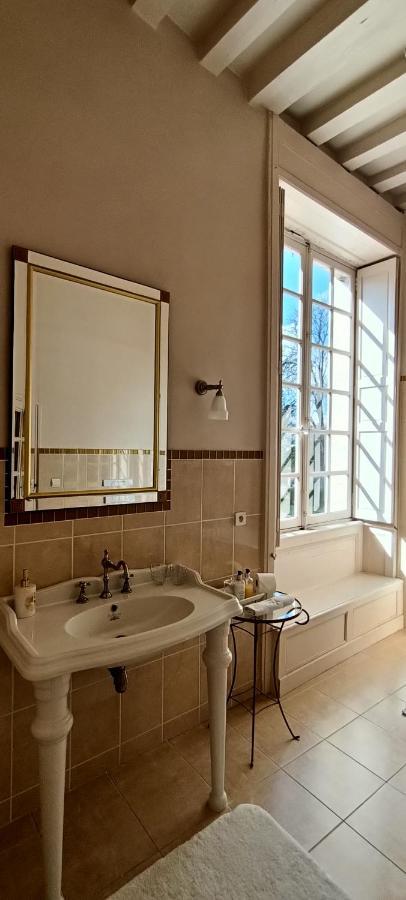 Chateau De La Grand'maison Bed & Breakfast